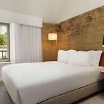 Отель Dolce By Wyndham Versailles - Domaine Du Montcel Жуи-ан-Жоза